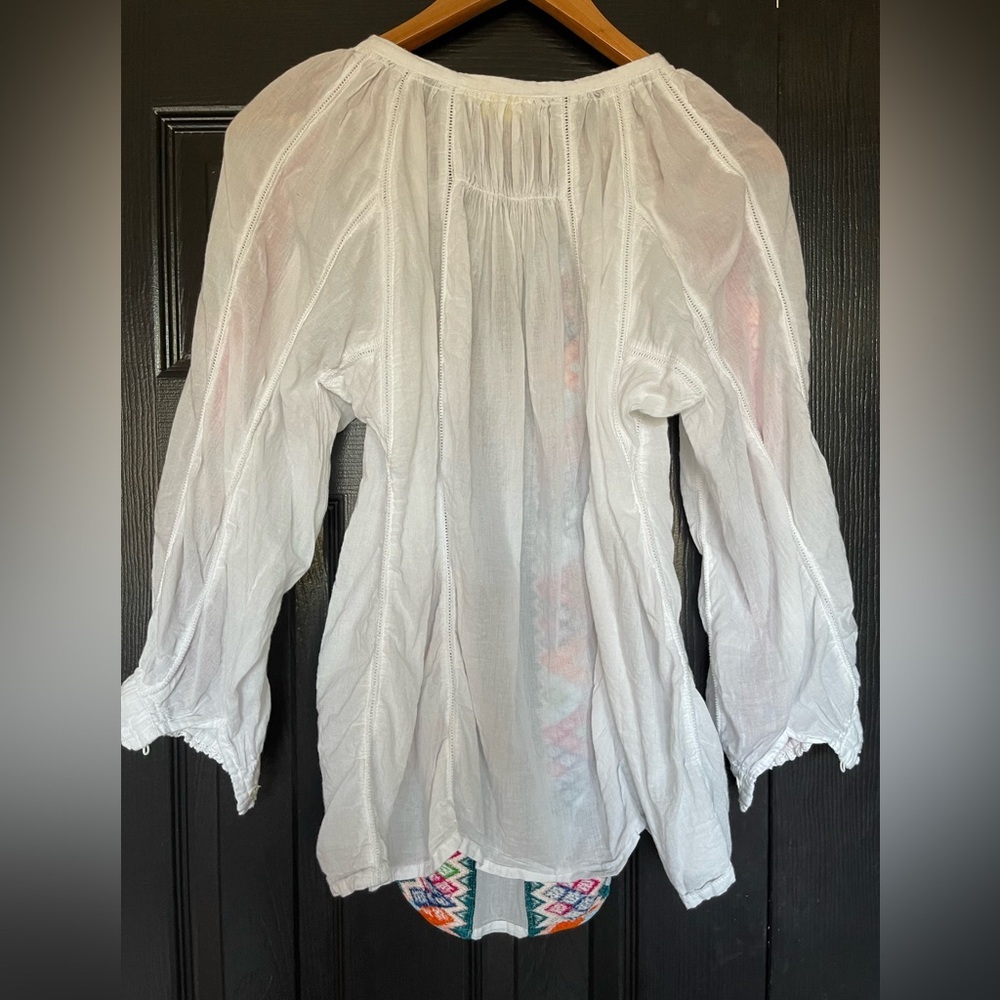 Roller Rabbit White Blouse with Multicolor Embroidered Pattern - Picture 4 of 5